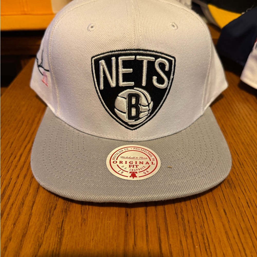 Brand new Brooklyn nets Mitchell & Ness Nets Snapback Hat - White and Gray
